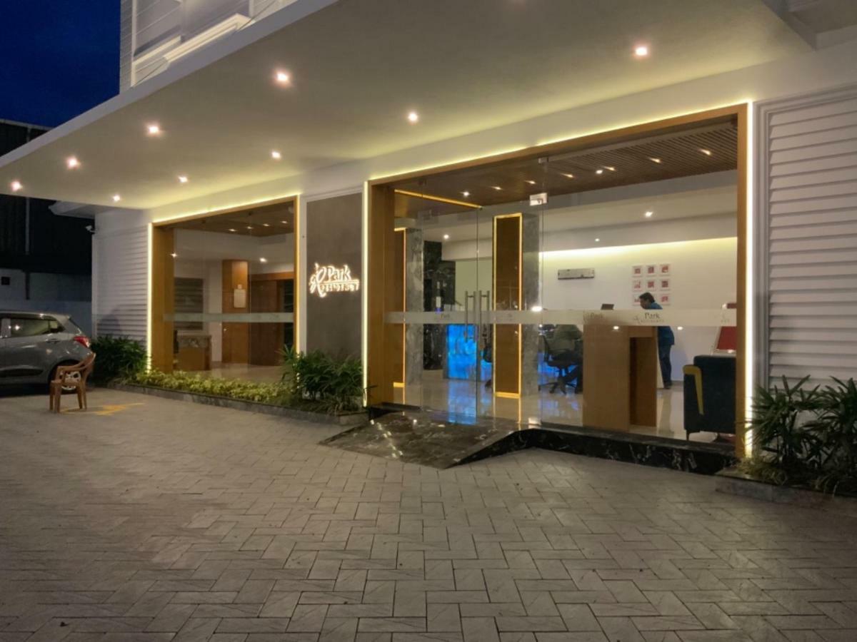 Hotel Park Residency Thrissur Экстерьер фото