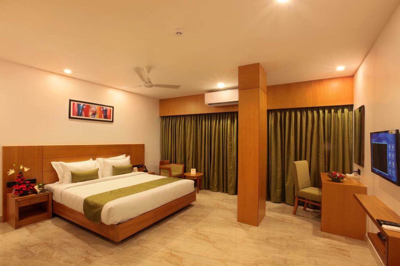 Hotel Park Residency Thrissur Экстерьер фото